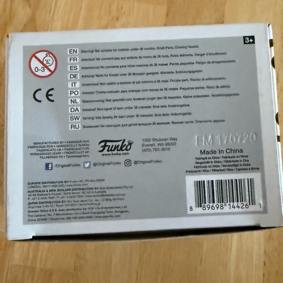 Stranger Things Jonathan Beyers Figure - Picture 2 of 4